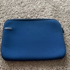 Amazon Basics Navy Blue Zippered Tablet Sleeve